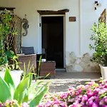 Alojamento de Acomodação e Pequeno-almoço Maria Elena Charme Sul Mare 4*