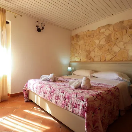 Maria Elena Charme Sul Mare 4* 梵蒂冈角